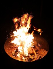 tanzende Flammen, Feuerschale Lagerfeuer
