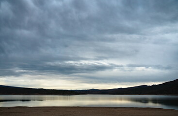 Obraz premium lake in a cold and blue day
