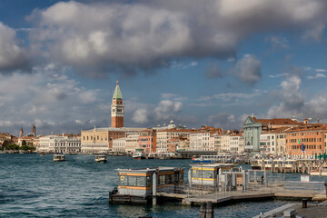 Fototapeta premium Vista di Venezia dalla laguna