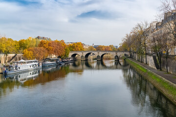 Fototapeta na wymiar Paris, ile Saint-Louis, beautiful houses quai des Celestins, and the Pont-Marie, ancient bridge