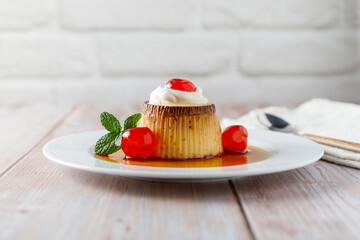 Egg flan with cream, cherries and mint