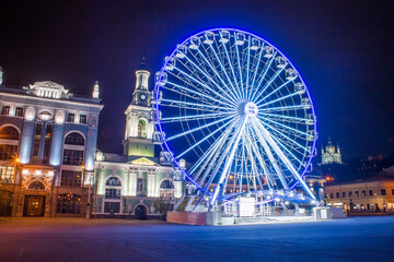 Giant ferris wheel in the center of the city in the night - obrazy, fototapety, plakaty