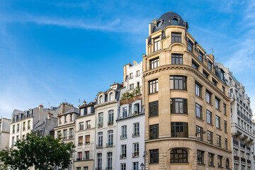 Fototapeta na wymiar Paris, typical buildings in the Marais