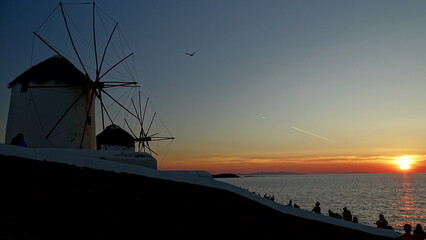 Zachód słońca na Mykonos. © John