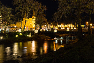 Bad Neuenahr, weihnachtlich beleuchtetes Ahrufer