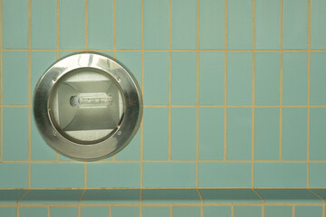 Schwimmbecken eines verlassenen Hallenbads