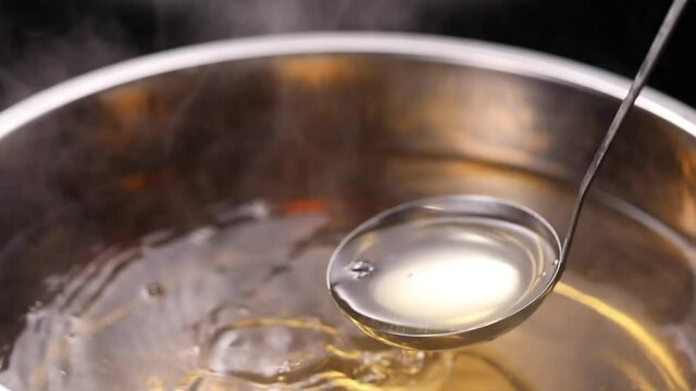 出汁　スローモーション