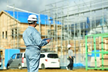住宅街マイホーム工事の現場監督