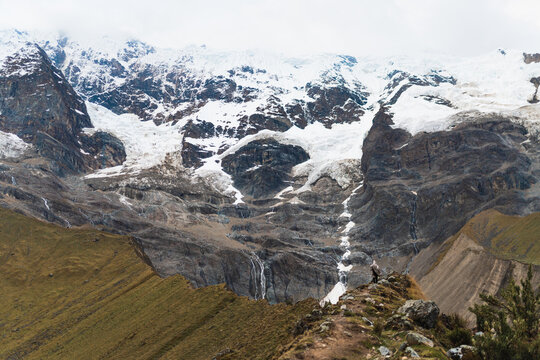 A snowy high mountians landscape.