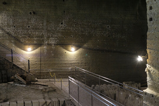 栃木県の大谷石採石場跡