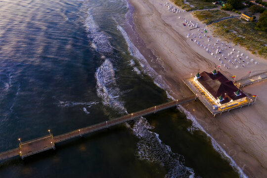 Germany,ÔøΩMecklenburg-WesternÔøΩPomerania, Heringsdorf, Aerial view of coastal pier at dawn