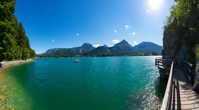 Austria, Salzburg,&Ocirc;&oslash;&Omega;Strobl&Ocirc;&oslash;&Omega;Am Wolfgangsee, Lake&Ocirc;&oslash;&Omega;Wolfgangsee&Ocirc;&oslash;&Omega;in summer with mountains in background