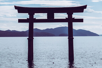 琵琶湖 白髭神社の鳥居 滋賀県 日本