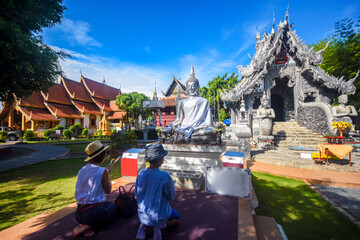 Obraz premium Asian people to pay respect to Buddha in Chiang Mai temples North of Thailand.