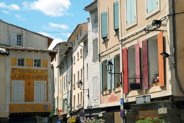Fototapeta na wymiar Ville de l'Isle-sur-la-Sorgue, département du Vaucluse, Luberon, France