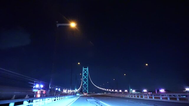 夜の明石海峡大橋