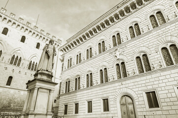 Fototapeta na wymiar Piazza Salimbeni in historical city Siena, Tuscany, Italy.