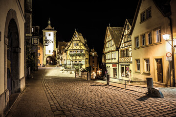 Fototapeta na wymiar Classic view of picturesque Plonlein (Little Square) in Rothenburg ob der Tauber, Bavaria, Germany