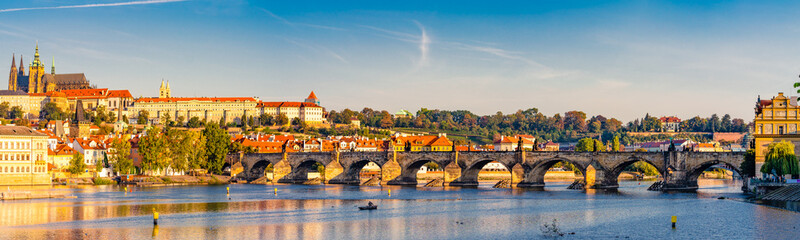 Fototapeta na wymiar Charles bridge and Prague castle in Prague,Czech Republic 