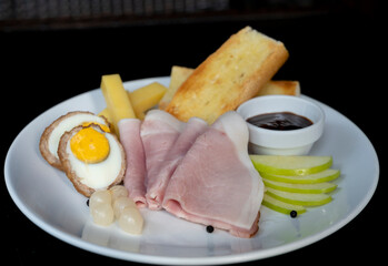Ploughmans Lunch, honey roast ham, cheddar, pickled 
onions, Scotch egg, apple, fresh baguette and pickles