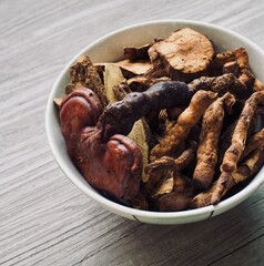 동양의학, 동양의 전통의학 약재
