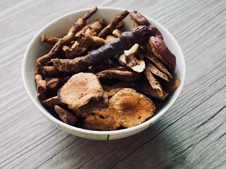 동양의학, 동양의 전통의학 약재
