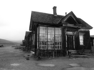 Fototapeta na wymiar black and white photograph of a house in Bodi