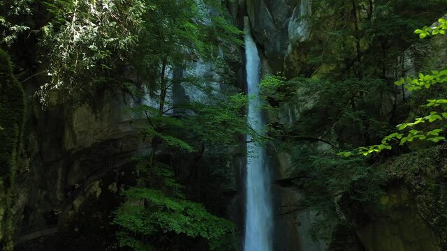 Vue a&eacute;rienne par drone de la cascade d'Angon sur la commune de Talloires, Haute Savoie, France