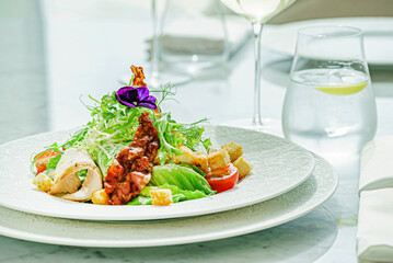 caesar salad with chicken and bacon
