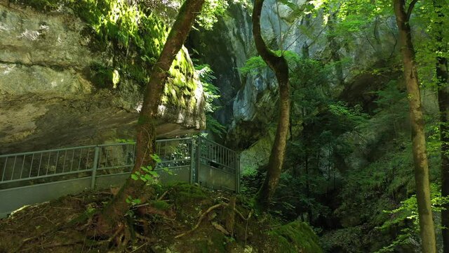 Vue a&eacute;rienne par drone de la cascade d'Angon sur la commune de Talloires, Haute Savoie, France