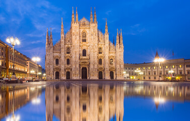 Fototapeta premium Milan Cathedral - (Duomo di Milano (Milan Cathedral) and Piazza del Duomo in Milan)