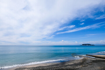 神奈川県湘南の海と江ノ島