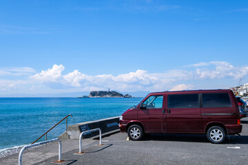 江ノ島と車