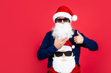 Be positive. sales and discounts. buy xmas gifts. cheerful santa man hipster in glasses. preparation and celebration. funny party time. happy winter holidays. new year mood. christmas shopping
