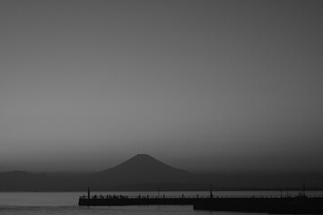 オールドレンズで撮影した湘南から望む富士山