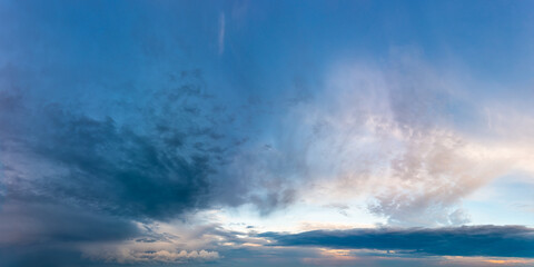 Naklejka premium Fantastic clouds at sunrise