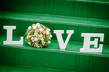 LOVE Hochzeitsstrauß - 399493612