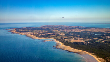 Fototapeta na wymiar oleron island aerial view in atlantic ocean ile d'oléron dans l'océan atlantique vue du ciel et d'avion