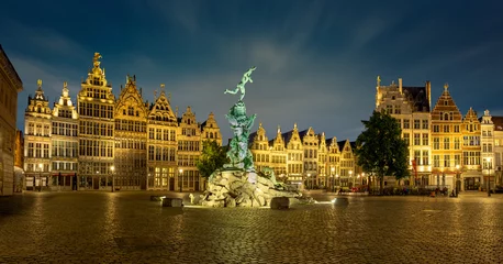 Foto auf Acrylglas Brabo-Brunnen am Grote Markt von Antwerpen nach Sonnenuntergang © Erik_AJV