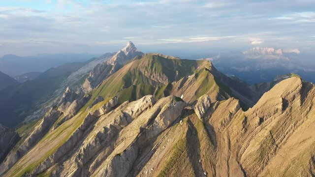 Vue a&eacute;rienne par drone au Trou de la Mouche dans le Massif des Aravis, Haute Savoie, France