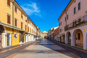 Fototapeta na wymiar Bardolino Town street view near Garda Lake in Italy.
