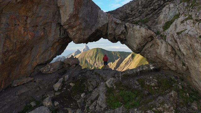 Vue a&eacute;rienne par drone au Trou de la Mouche dans le Massif des Aravis, Haute Savoie, France