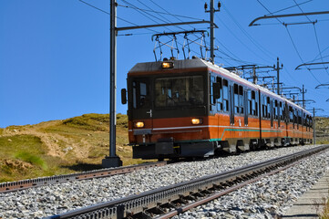 Gornergratbahn Matterhorn Gipfel Zahnradbahn Zermatt Wallis Schweiz Nostalgie Triebwagen Riffelalp Berg Wahrzeichen Swiss Peak Urlaub Reise H&ouml;hepunkt Panorama Oldtimer