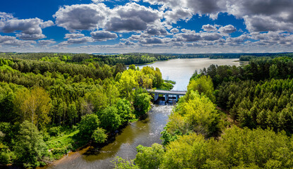 rzeka Łyna oraz jezioro Mosąg na Warmii  w północno-wschodniej Polsce