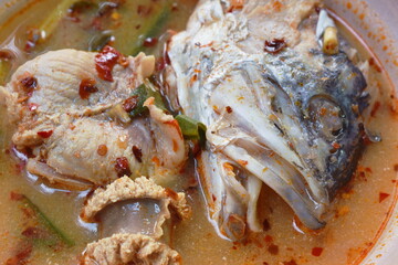 Obraz na płótnie Canvas spicy boiled bass fish and head in tom yum soup on bowl