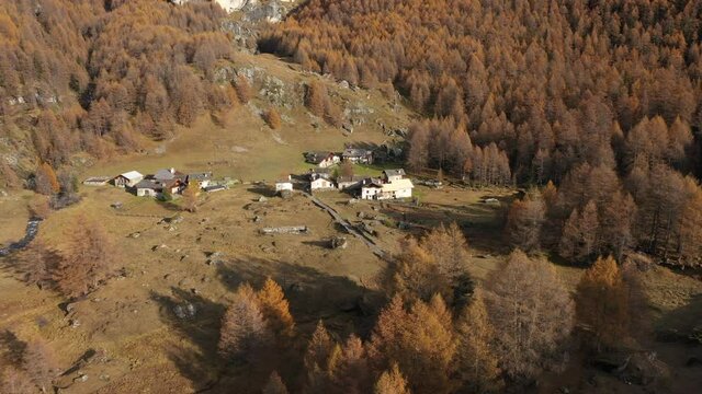 Vue a&eacute;rienne par drone du hameau de Monal en Savoie, France