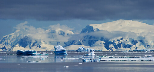Ice and snow in Antarctica © Nina