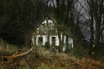 Knusperhäuschen - Ruine eines Fachwerkhauses im Sauerland