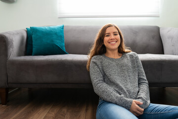 Obraz premium Attractive woman enjoying a day of leisure at home