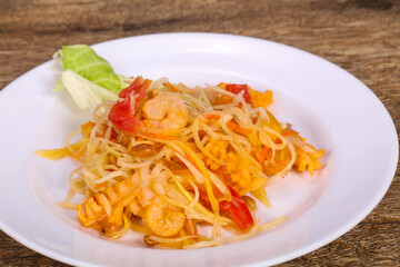 Thai salad with papaya and prawn